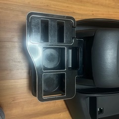 ハイエース　4型ワイド　純正センターコンソールの画像