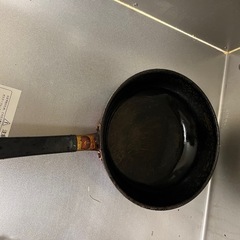 少し使い古した小さな鍋です。気にならなければ、必要な方に差し上げます。の画像