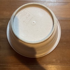 洗面器　薄ピンクの画像