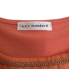 【アー・ヴェ・ヴェ 】standard オレンジ ブラウス ネックライン Sの画像