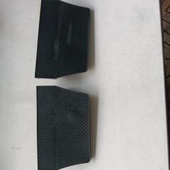 車のシートの間に挿して使用する小物入れ と ドリンクホルダーを増設の画像