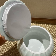 【中国　茶器 】浮彫りデザイン　陶器製　小物入れ　茶葉入れの画像