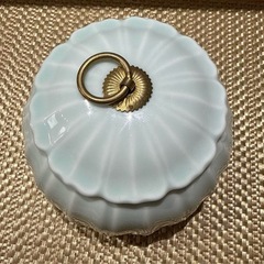 【中国　茶器 】浮彫りデザイン　陶器製　小物入れ　茶葉入れの画像