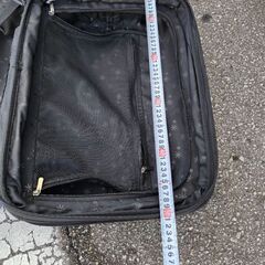 旅行のキャリーケースの画像