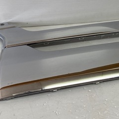 トヨタ純正品 ハイエース 200系 4型 フロントグリル メッキグリルモール 53111-26510 53111-26500 OH35の画像