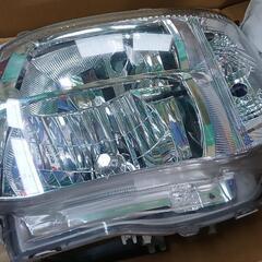 良品 200系 ハイエース バン ワゴン 3型 純正 HID ヘッドライト 左右の画像