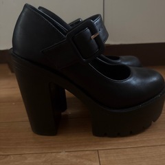 厚底ヒールパンプスの画像