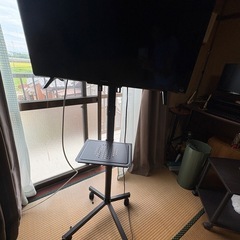 新品テレビスタンド　キャスター付き 23-55型 の画像