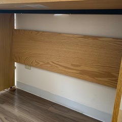 机と椅子の画像