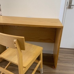 机と椅子の画像