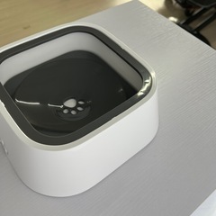 Vech 犬用ウォーターボウル 水しぶき防止 ペット給水器 車で運ぶフローティングボウル こぼれない 猫 噴水 車旅行 滑り止めウォーターディスペンサー 小型または大型犬用 (グレー) の画像
