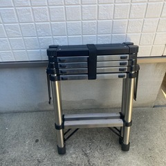 伸縮脚立の画像