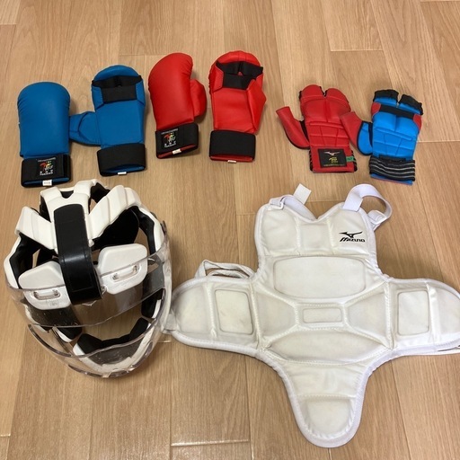 空手　道具　メンホー　同プロテクター　グローブ