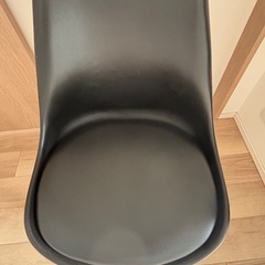 ニトリ　ダイニングチェア　ヘンリー　ブラック　の画像