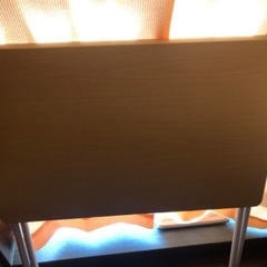 ニトリ折りたたみ式テーブルの画像