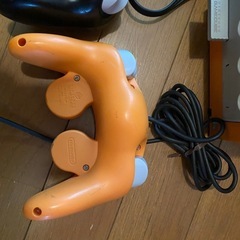 ゲームキューブ　オレンジ　コントローラ×2の画像