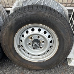 ハイエース6穴 15インチ スタッドレス バリ溝 履き潰しにの画像