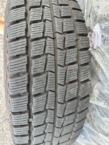 ハイエース6穴 15インチ スタッドレス バリ溝 履き潰しに