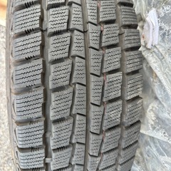 ハイエース6穴 15インチ スタッドレス バリ溝 履き潰しにの画像