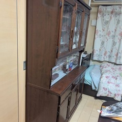 木製食器棚 アンティークの画像