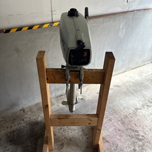 二馬力船外機、ボート
 