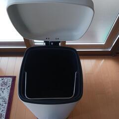 ゴミ箱の画像