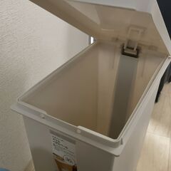 【0円】スリムペダルペール (30L ホワイト) ゴミ箱 ニトリの画像