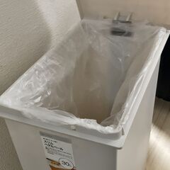 【0円】スリムペダルペール (30L ホワイト) ゴミ箱 ニトリの画像