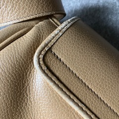 ニナリッチ　本革　ベージュ　の画像