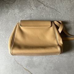 ニナリッチ　本革　ベージュ　の画像