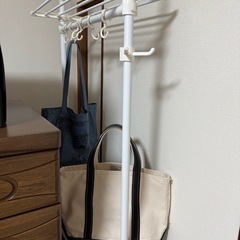 突っ張り　バッグ　棚の画像