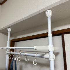 突っ張り　バッグ　棚の画像