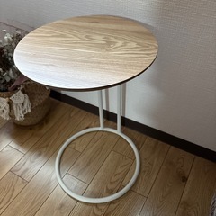 サイドテーブルの画像