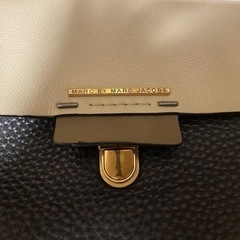 MARC JACOBS ショルダーバッグ 黒/ベージュの画像