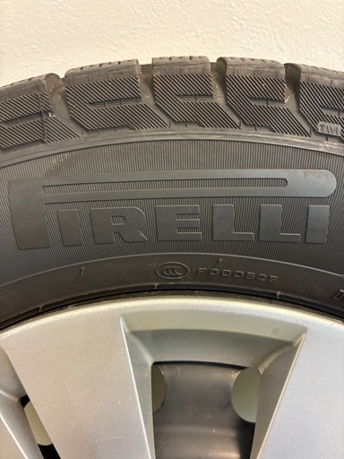 日産セレナ　PIRELLI スタッドレスタイヤ　ホイル付　195/65 R15 91Q