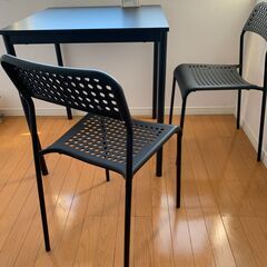 Dining table & chairsの画像