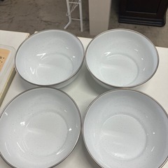I 2508-368 LOGOS ホーローディナーセット 4人前用 ホワイト バラ売り不可 中古美品の画像