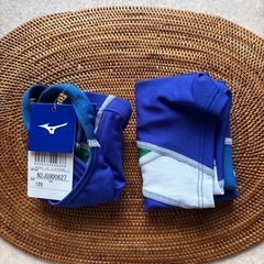 ミズノ　水着　セパレーツ　120サイズの画像