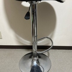 カウンターチェアー　動作問題なしの画像