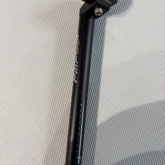 FIZIK 調整可能シートポスト ブラックの画像