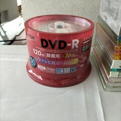 DVDの未使用ディスク７７枚とケース３個の画像