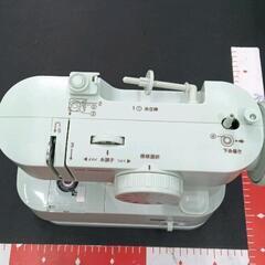 0813-114 アックスヤマザキ　小型軽量ミシンの画像