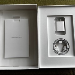 ほぼ新品　iPad 11世代　128gb シルバーの画像