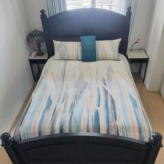 IKEAベッドサイドテーブル (x2)の画像