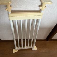 突っ張り棒。75㌢以上の幅が必要です。の画像