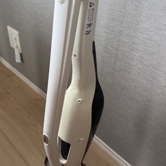 AQUA サイクロン式コードレススティッククリーナー AQC-H2の画像