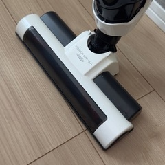 AQUA サイクロン式コードレススティッククリーナー AQC-H2の画像
