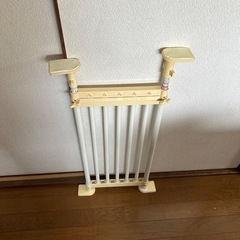 突っ張り棒。75㌢以上の幅が必要です。の画像