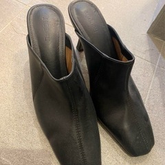 ブラック　ミュールの画像
