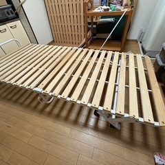 折りたたみベッドフレームの画像
